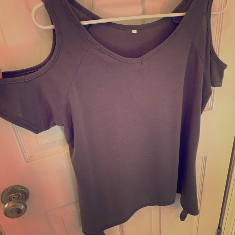 DETAILS gray shoulder cut out blouse